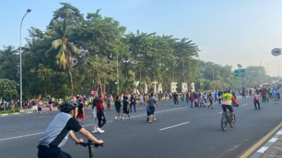 CFD Kota Bekasi Kembali Dibuka, Warga Ramai Berolahraga