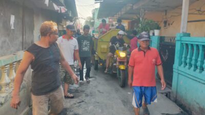 Sambut HUT RI, Warga Kampung Mede RT 03/02 Gotongroyong Bersih-bersih Lingkungan