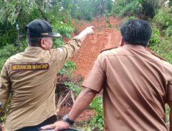 Usai Hujan Lebat, H Mashuri Pantau Titik Longsor, Dari Pohon Tumbang, Rumah Tertimbun Sampai Jembatan Terkubur