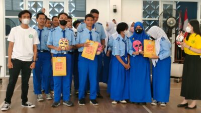 Ikuti Pertukaran Budaya, Siswa SMK Percik Jakarta Utara Lukis Topeng Opera Beijing