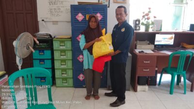 LKS Bina Sejahtera Lamsel Bagikan Paket Sembako Untuk Lansia dan Penyandang Disabilitas