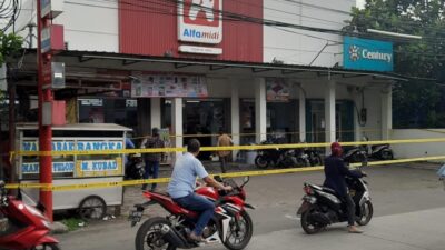 Berdiri Diatas RTH, Minimarket di Pondok Ungu Permai Di Segel Satpol PP Kota Bekasi