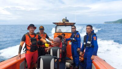 Polairud Polres Lamsel, Evakuasi Tiga Awak Kapal Yang Terdampar di Pulau Sertung