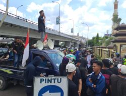 Permasalahan Petani Banyuasin Dengan PT. Andira Argo TBK, Masa Sampaikan Aspirasi di Mapolda Sumsel
