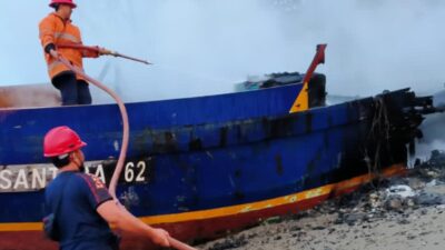 KM Buana Nusantara Milik Dishub Tanggamus Ludes Terbakar