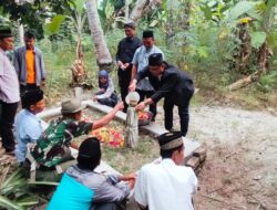 HUT Kemerdekaan RI, Desa Kalirejo Ziarah dan Tabur Bunga di Makam Tokoh Pendiri Desa
