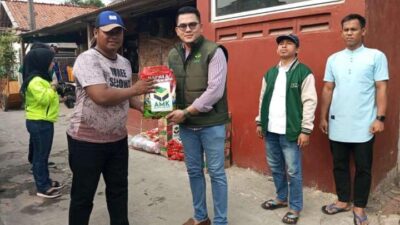 PC AMK Kota Bekasi Berikan Bantuan Kepada Korban Kebakaran di Gang Omega Jakasampurna