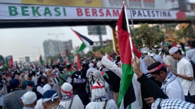 Dukung Palestina, Warga Bekasi Turun Ke Jalan