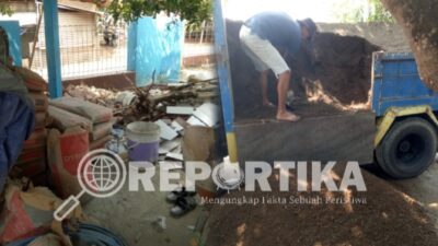 Dikerjakan CV Widya Duta Pratiwi, Proyek Rehab SDN Pagon Purwadadi Diduga Gunakan Material Kurang Berkualitas