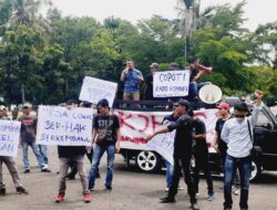 Gelar Aksi, KJHLS Minta Kadiskomifo Lamsel Dicopot