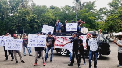 Gelar Aksi, KJHLS Minta Kadiskomifo Lamsel Dicopot