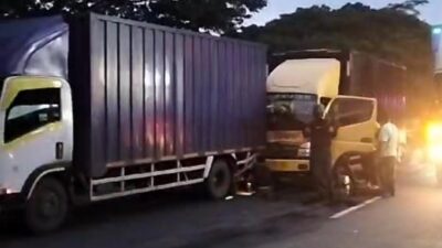 Mobil Box Bermuatan Kotak Suara Di Kedungwaringin Bekasi Terlibat Kecelakaan Beruntun
