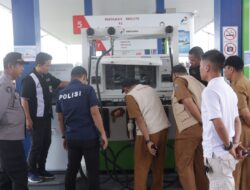 Antisipasi Kecurangan Penyaluran BBM Jelang Libur Lebaran 2024, Polres Lamsel Sidak SPBU