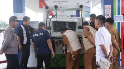 Antisipasi Kecurangan Penyaluran BBM Jelang Libur Lebaran 2024, Polres Lamsel Sidak SPBU