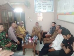 Camat Tamsel Turun Langsung Selesaikan Polemik Pembangunan Rehab Total SDN 07 Mekarsari
