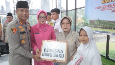 Hari Bhayangkara Ke-78, Polres Mojokerto Berikan Beasiswa kepada Anak-Anak Berprestasi