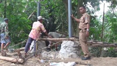 Masyarakat Desa Sukabakti Bangun Jembatan Penghubung Secara Swadaya
