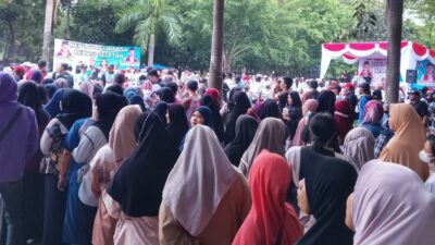 Warga Bekasi Selatan Berbondong-Bondong Tebus Murah Program Pasangan RIDHO