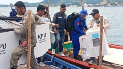 Distribusi Logistik Pilkada ke Pulau Rimau di Kawal Sat Pol Air