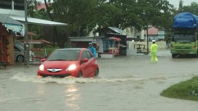 Curah Hujan Tinggi, Jalan Trans Sulawesi Majene Tergenang Hingga 50 cm