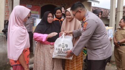 Kapolres Lampung Selatan dan Bhayangkari Berikan Perhatian dan Dukungan kepada Korban Banjir