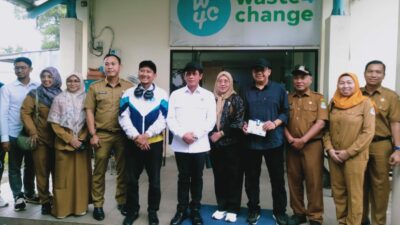 Menteri Lingkungan Hidup Kunjungi Rumah Pemulihan Material Pengelolaan Sampah Swasta di Bekasi