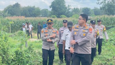 Kapolres Lampung Selatan Beri Bantuan kepada Janda Sebatang Kara Korban Angin Kencang di Jati Agung