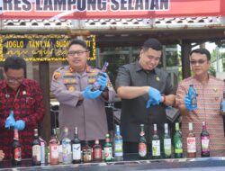 Polres Lampung Selatan Musnahkan Ratusan Botol Miras Jelang Ramadhan