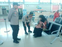 Personel Polsek Bakauheni Berhasil Bujuk Penumpang Anak Yang Alami Depresi
