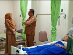 Wabup Bekasi Jenguk Pasien di RSUD, Berikan Dukungan dan Doa Kesembuhan