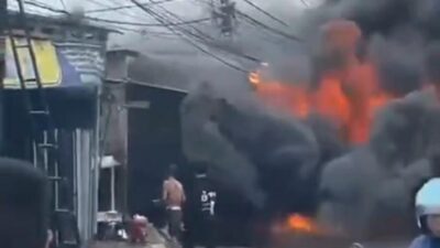 Warung Madura di Jembatan Serong Bekasi Hangus Terbakar, Warga Sempat Panik