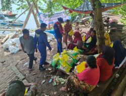 Polres Lampung Selatan Salurkan 100 Sak Beras Murah SPHP ke Warga Pulau Rimau